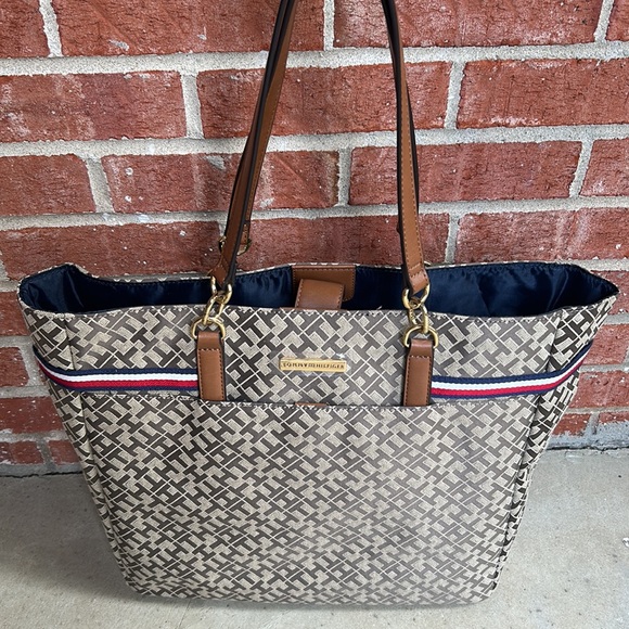 Tommy Hilfiger Signature Jacquard Textile Khaki Tan/Chestnut Combo XL Tote - Picture 9 of 9
